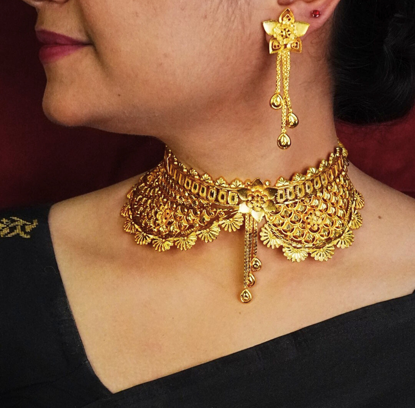 24K Gold-Plated Floral Choker Set with Long Drop Earrings – Traditional Bridal Jewelry