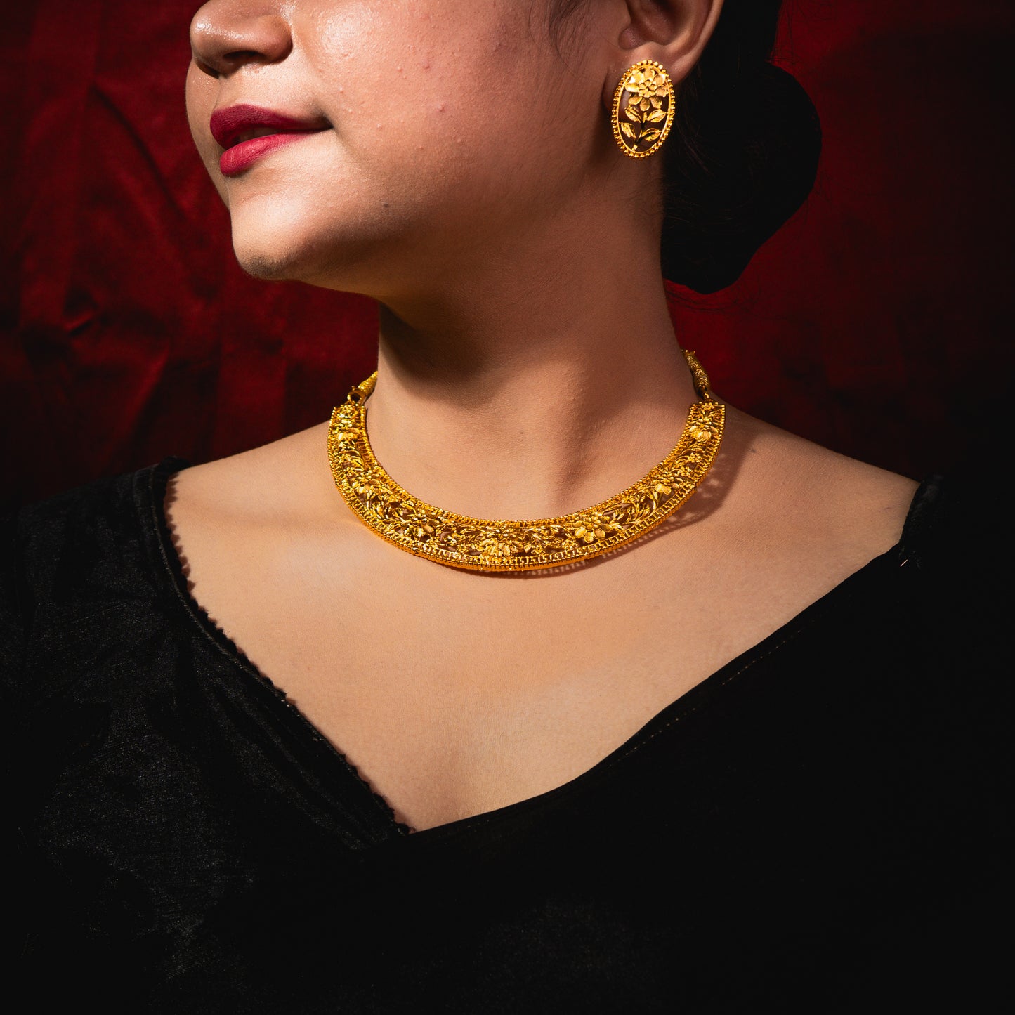 24K Gold-Plated Traditional Floral Leaf Choker Necklace Set with Earrings
