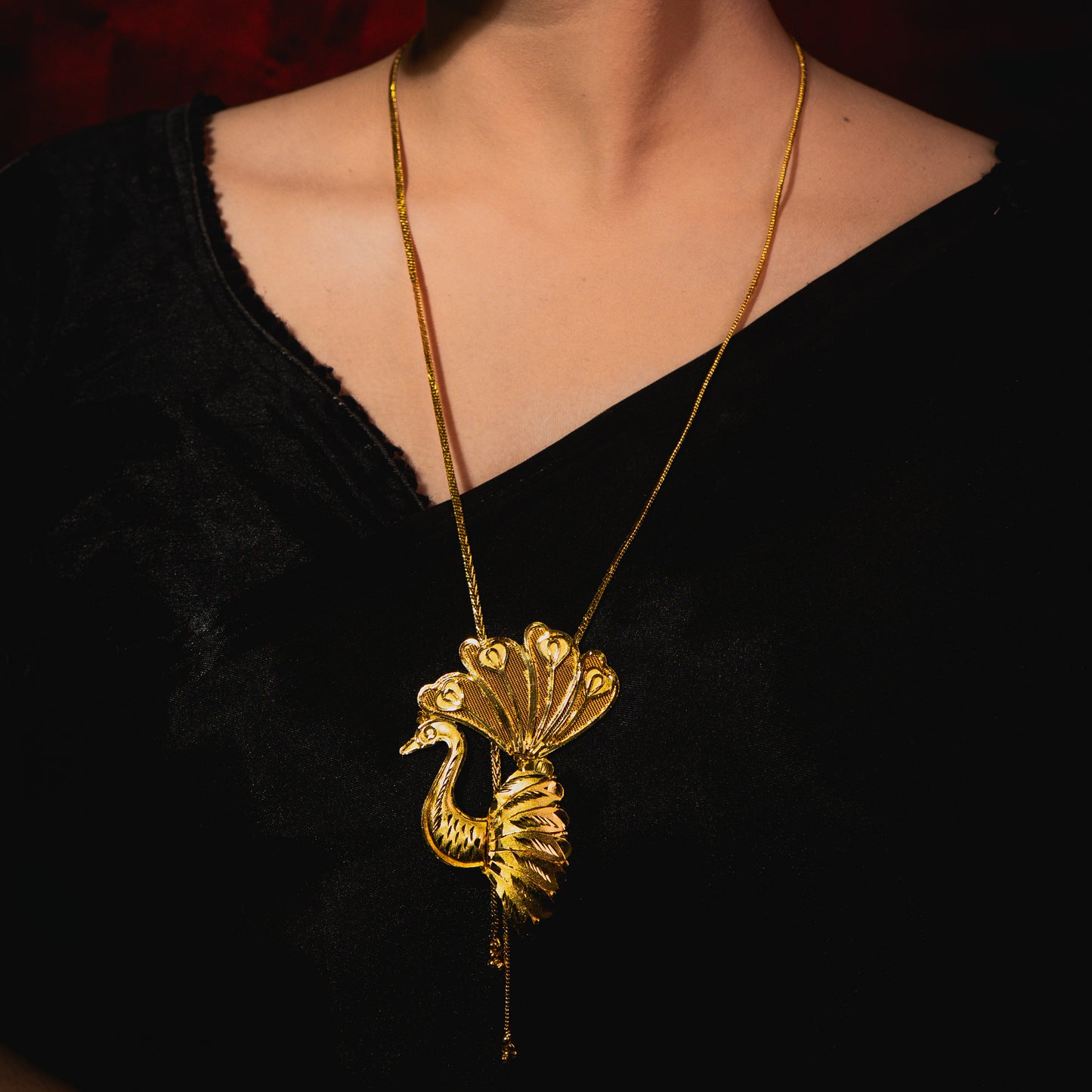 24K Gold-Plated Peacock Motif Tie Chain – Elegant Long Pendant Set