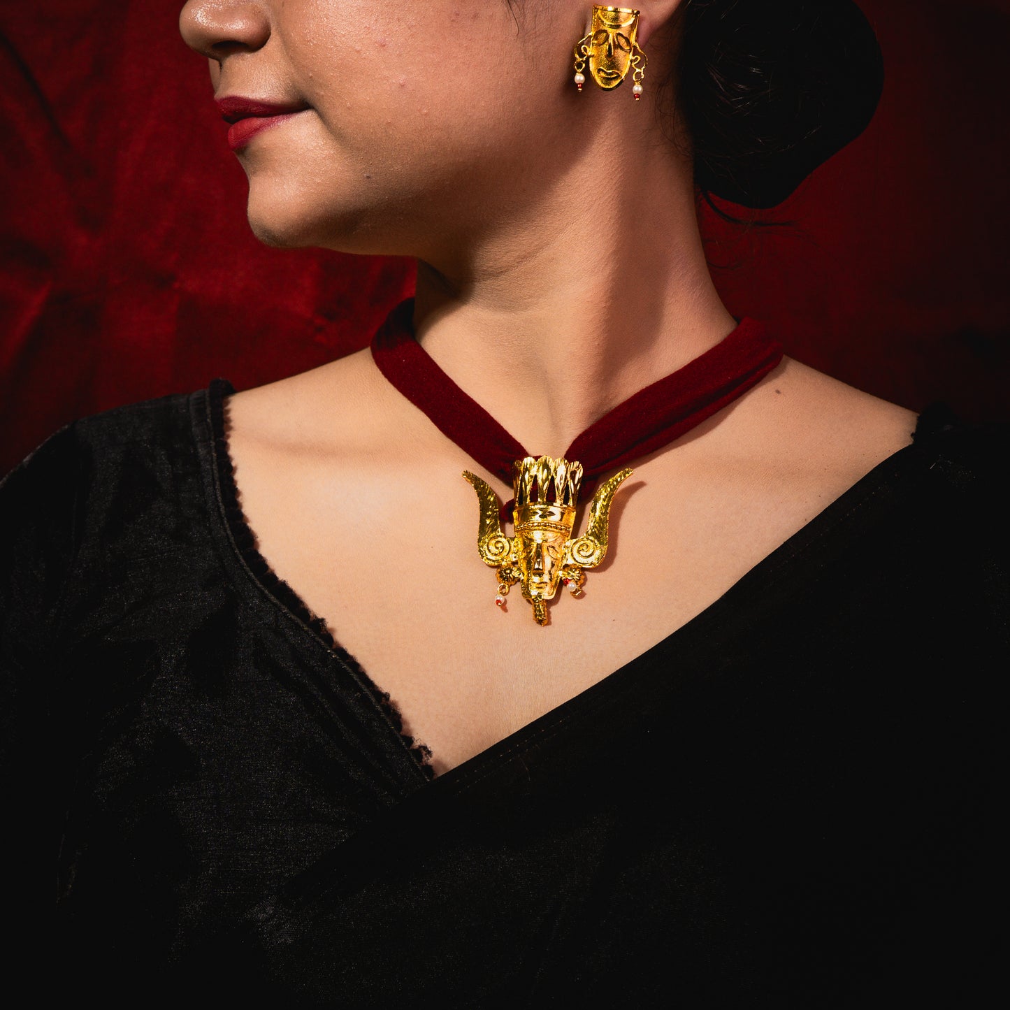 24K Gold-Plated Tribal Face Motif Pendant Set – Antique Ethnic Design with Horn Crown Detailing