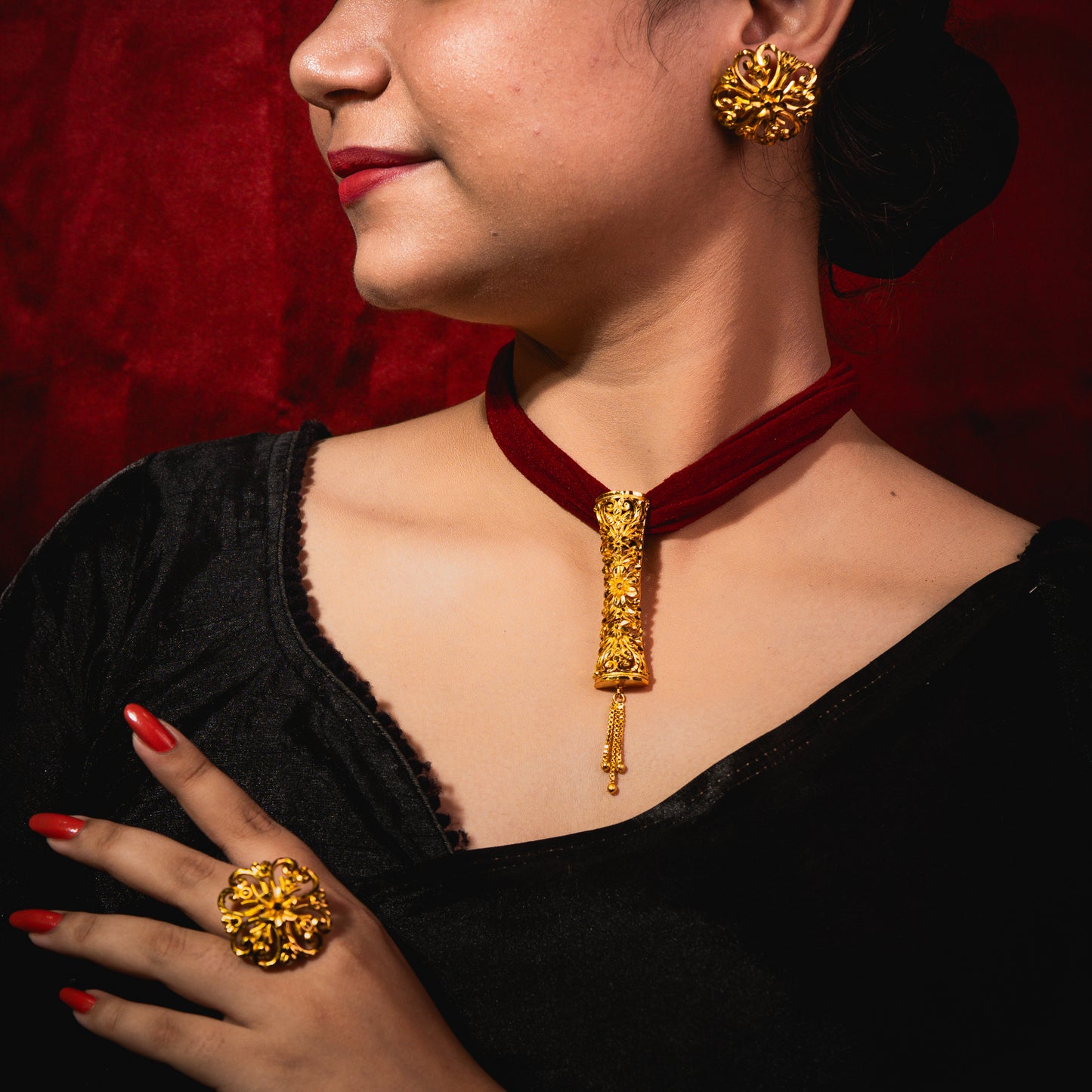Regal Floral Barrel Pendant Combo Set – 24K Gold-Plated with Earrings & Adjustable FingerRing