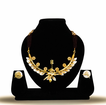 Golden Bird Motif original Shell Necklace Set – 24K Gold-Plated with Mother-of-Pearl Detailing