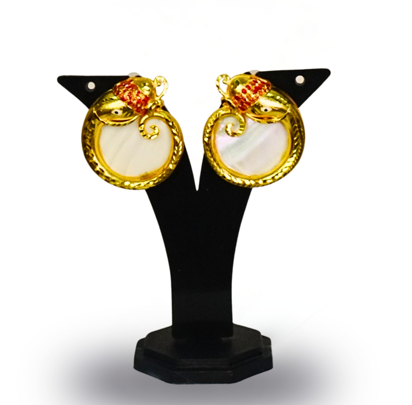 Lord Ganesha Motif Shell Pendant Set – 24K Gold-Plated with Mother-of-Pearl Detailing