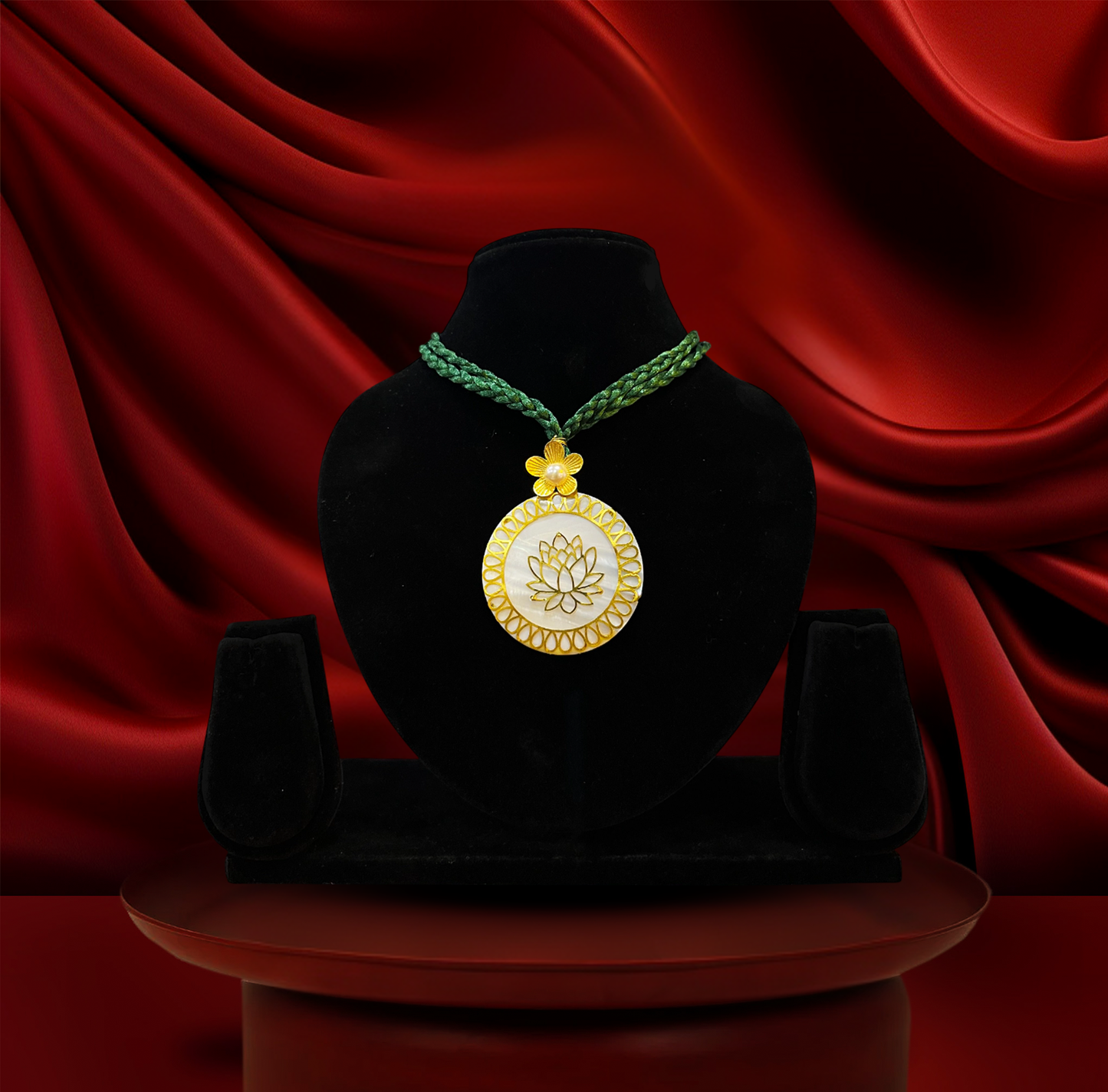 24K Gold-Plated - Elegant Lotus Shell Pendant Necklace Set with Earrings