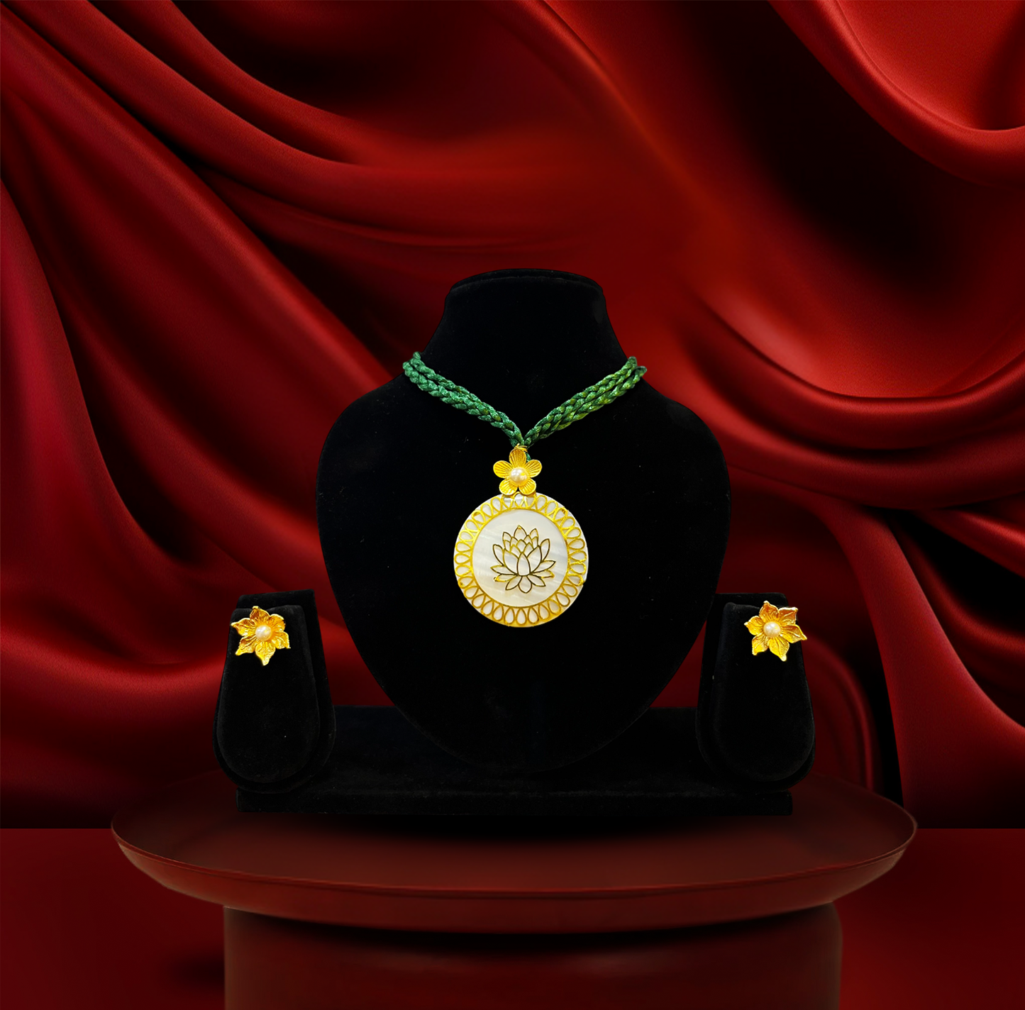 24K Gold-Plated - Elegant Lotus Shell Pendant Necklace Set with Earrings