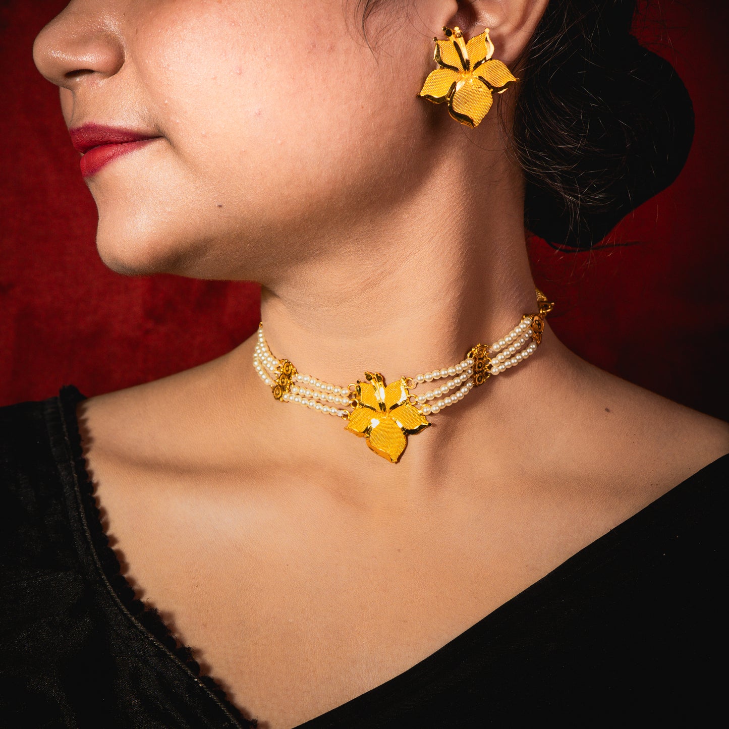 Floral Bloom Pearl Choker Set – 24K Gold-Plated pearl choker with Earrings